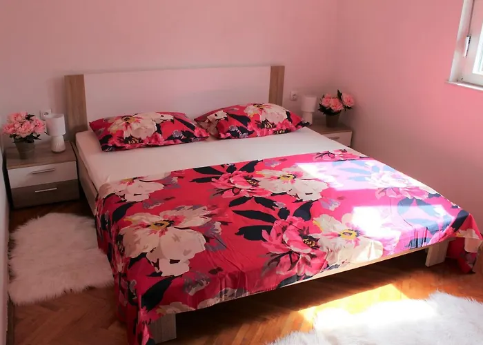 Pierre's Place Nyaraló